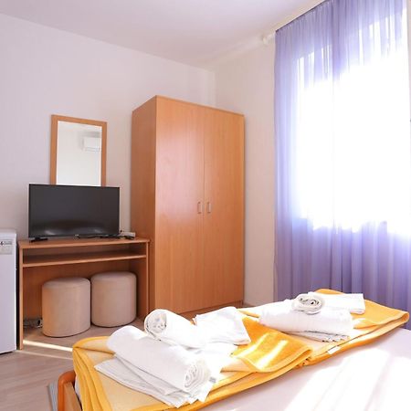 Double Room Tucepi 5263D Buitenkant foto